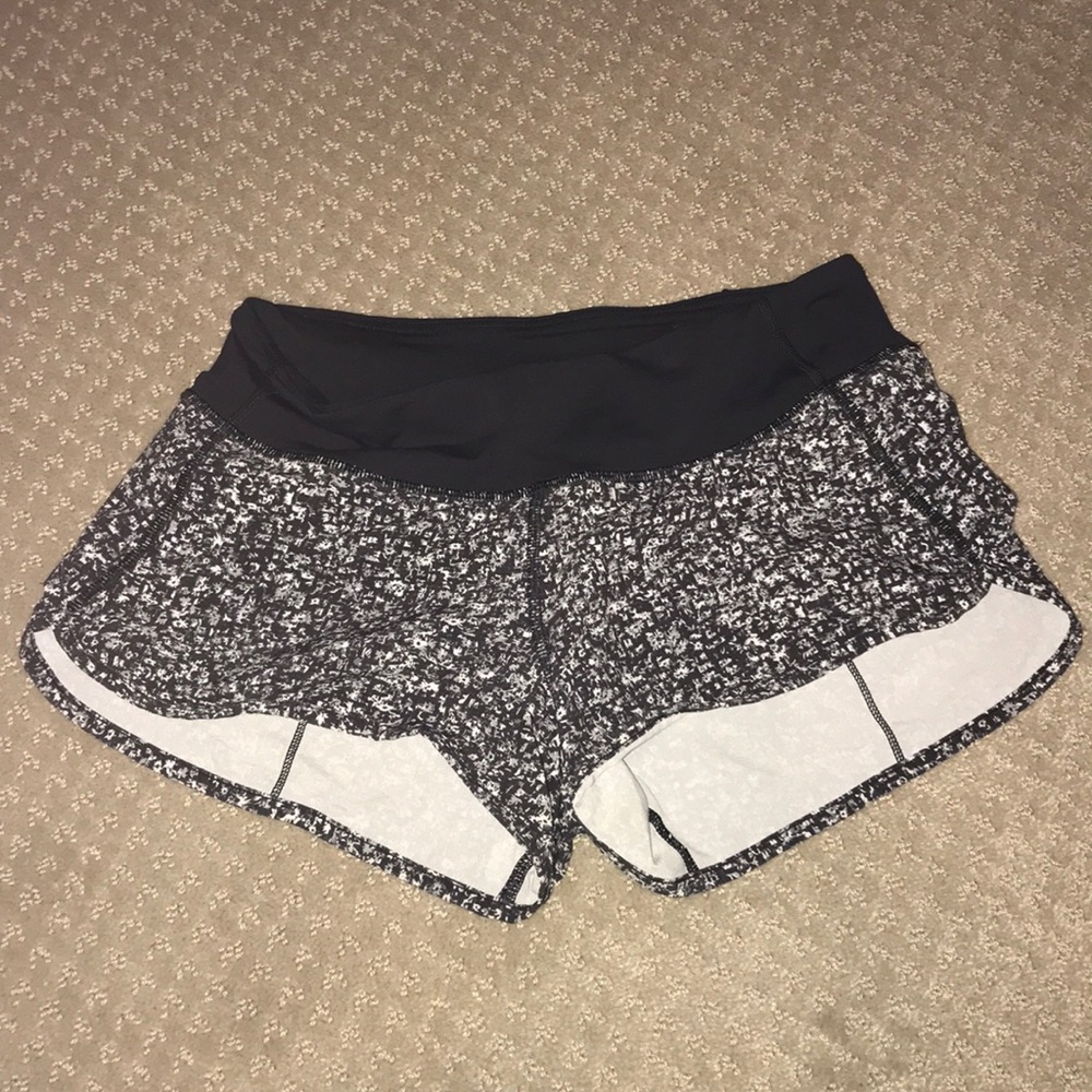 Lululemon Speed Up Short 2.5” Daisy Dust Size 2